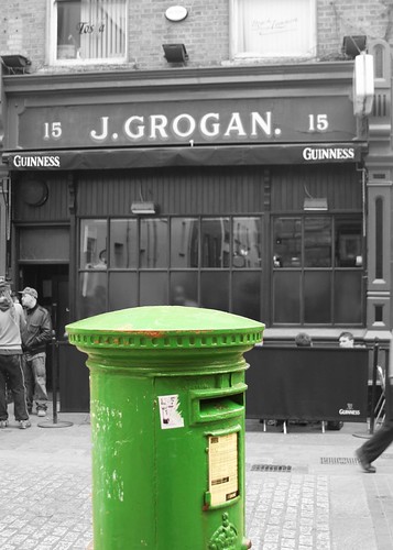 Grogans Pub, Dublin (allhandsondec) Tags: ireland dublin grogans