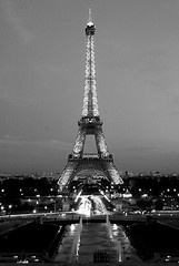 Eiffel_Tower_by_night