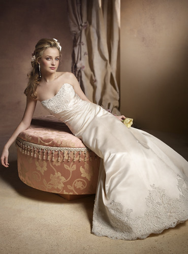 http://farm3.static.flickr.com/2396/2250060448_22ca01439c.jpg?v=0-inexpensive wedding dresses_Hot_on_winter wedding gowns_Wedding Dress Gallery