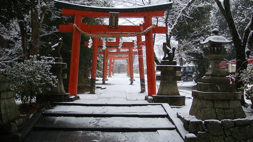winter / snow / architecture / red / yoshida shrine, kyoto japan by momoyama