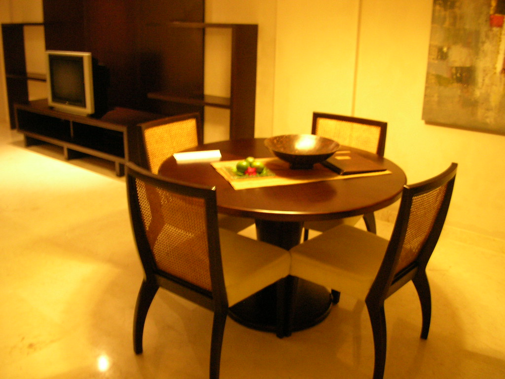 Deluxe suite dining room 