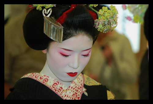 sad japanese geisha wallpaper