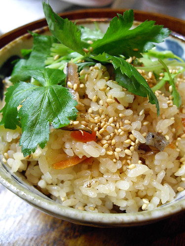 rice cooked with chicken and vegetables