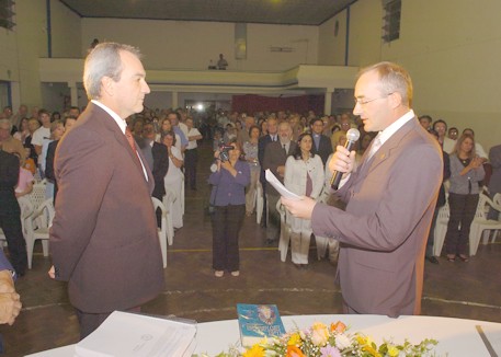 El Intendente -Lic. Sergio Cóser- junto al Presidente del Concejo Deliberante -Daniel Meichtri-