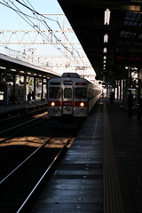 鷺沼駅、列車進入