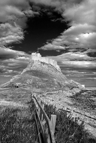 creative commons hi-res photo of the day:  Lindisfarne (1067 x 1600)