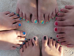 warna-warni kuku kaki.. hahaha by stella_griensiria