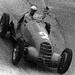 Carlo Pintacuda em 1938, um dos heróis do Circuito da Gávea. A segurança dos competidores andava no fio da navalha. Enquanto a potência dos motores levavam baratinhas a então incríveis 180 km/h, os freios e pneus não acompanhavam a eficiência propulsora. by ROCINHA.ORG - O Portal Oficial da Rocinha
