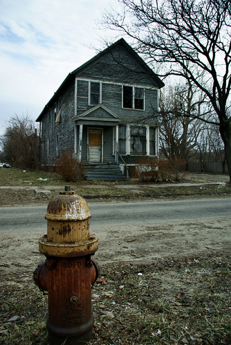 abandoned Detroit house (by: sj carey/buckshot jones, creative commons license)