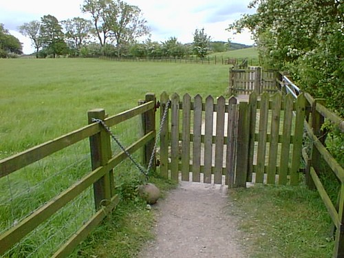 threave castle gate
