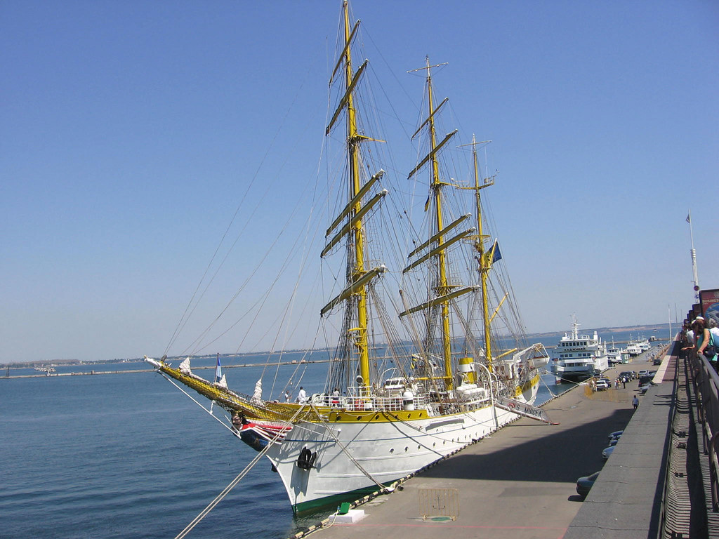 фото: Sailsboat in Odessa Port
