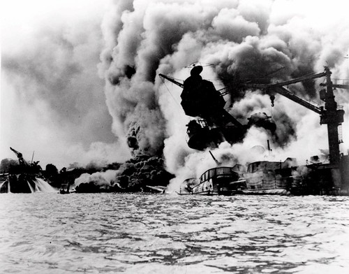  フリー画像| 戦争写真| 真珠湾攻撃| 太平洋戦争| モノクロ写真| 爆発/爆破|      フリー素材| 