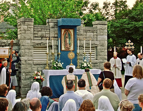 Corpus Christi procession 2008, of the Cathedral Basilica of Saint Louis, in Saint Louis, Missouri, USA - first station