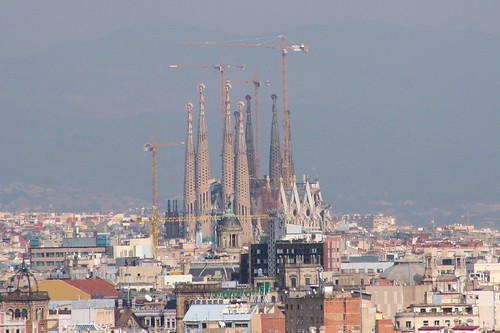 La Sagrada Familia taken from Montjuic (by Son of Groucho)
