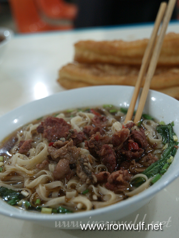 Beef noodle with Youtiao (dough stick)