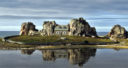 House Between the Rocks