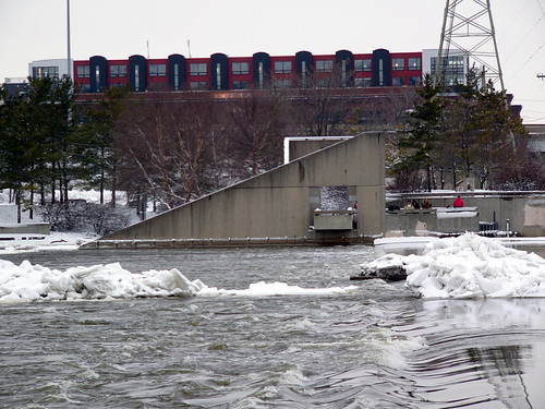 Grand River at the Sixth Street Bridge, 7 February 2008