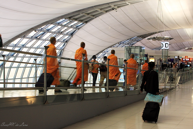 Marching Monk, Airportgraphy