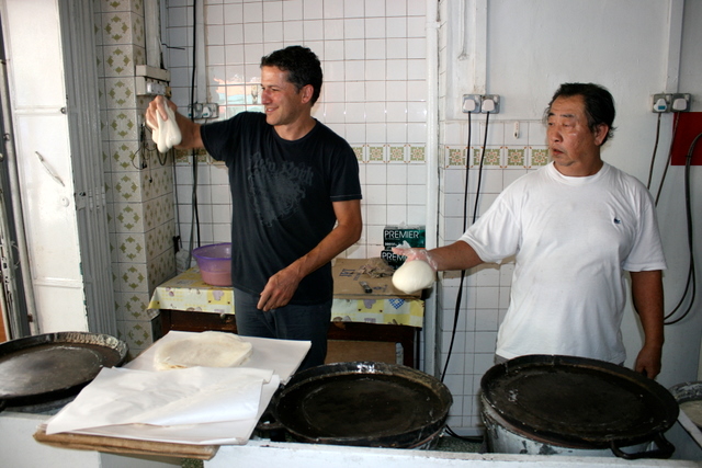 The popiah skin master on the right has been doing this for 40 years