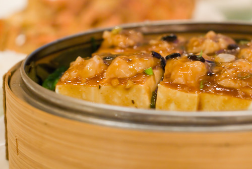 豉汁籠仔百花蒸釀豆腐 Fish mousse stuffed in bricks of tofu and glazed with black bean sauce. 