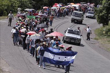 marcha se dirige a Tegucigalpa a repudiar a los gorilas