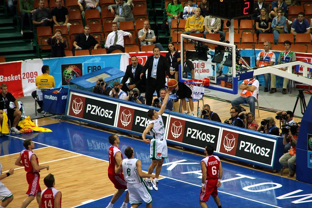 Jaka Lakovic scores