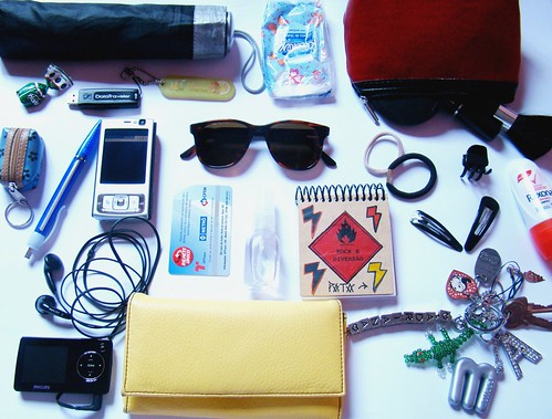 what's in your bag? por você.