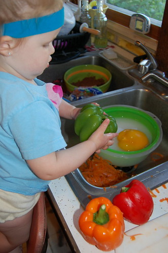 Ardyn washes veggies