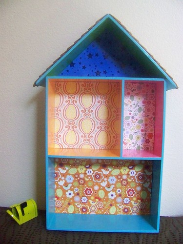 dollhouse with mailbox