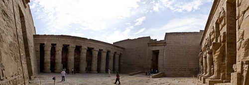 P1040198_Luxor_Ramses3FuneraryTemple_MedinatHabu_panorama