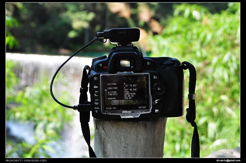 MetaGPS geotagging GPS receiver Nikon DSLR on Nikon D90