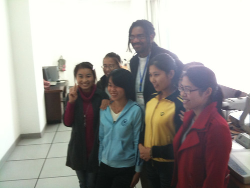 Dr Carl Owens with students in Hangzhou Normal University
