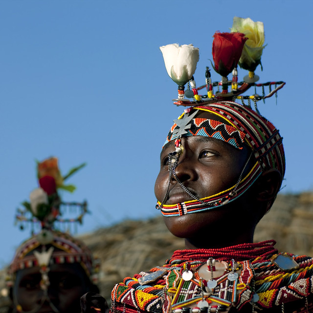 Фотографии Эрика Лафорга Rendille girl with beads an flower headdress - Kenya