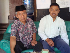 pose bersama bpk. Djaelani dan Bpk.PPAI Kecamatan Mumbulsari[08-02-2008]