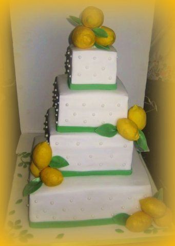 Lemon wedding cake2 wedding cake with lemon decorations