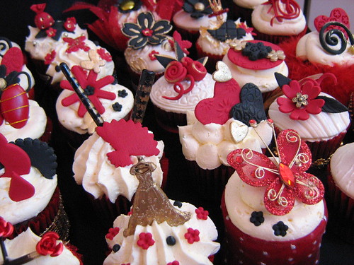 red black and gold wedding cupcakes