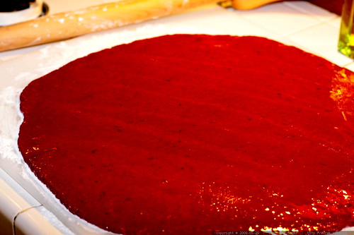 purple (pink? fuchsia? magenta?) pizza dough - _MG_4599.embed