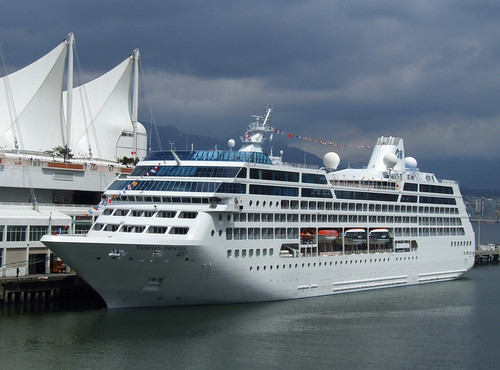 Khánh Hòa: Đón 1.100 du khách, thuyền viên tàu Ocean Princess đến Nha Trang
