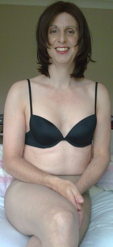 women and removing bra boobs pics: womeninbras
