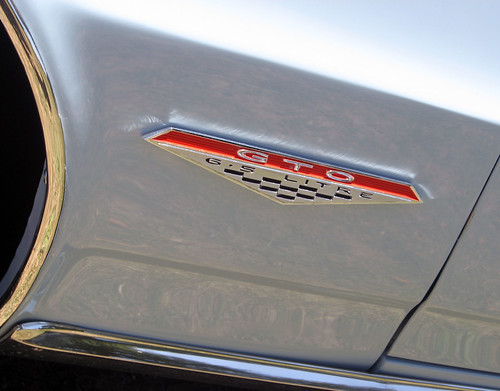Pontiac 389 Engine. 1964 Pontiac GTO fender badge