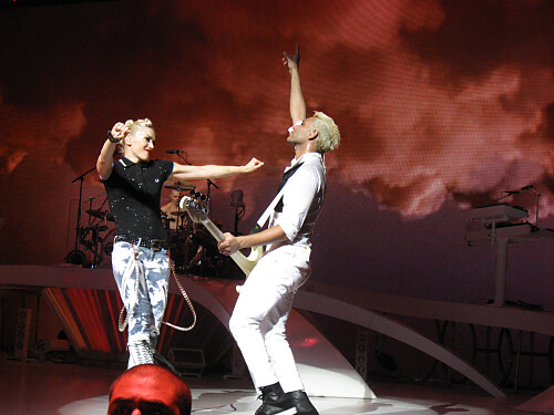 Gwen Stefani & Tony Kanal (No Doubt) by __michelle