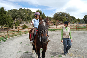 montar a caballo niños