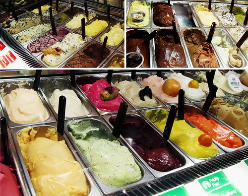Naia gelato display