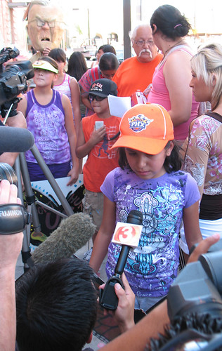 Katherine became an advocate for children her age facing the same situation and she was interviewed by the media on several occasions and also led a march. (Photo: Valeria Fernández)