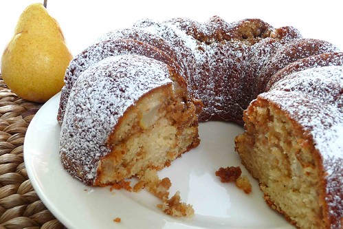 Spiced Pear Coffee Cake with Brown Sugar & Oats Recipe