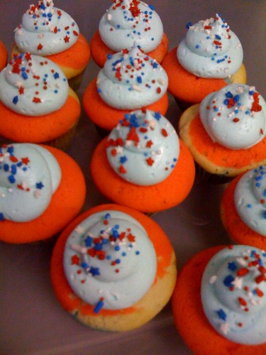 Groovy mini cupcakes for 4th of july