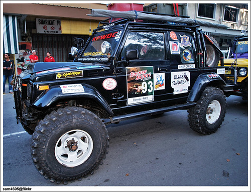Borneo Safari 2009 Flag off - Suzuki Jimny for Offroad