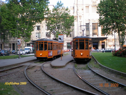 Milano: tram Ventotto n° 1689  e n° 1853 al capolinea della Stazione Centrale