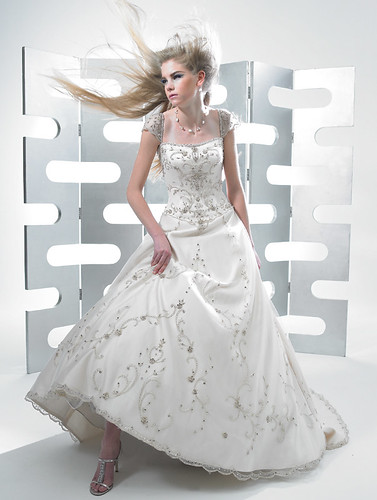Luxurious Wedding Dresses Elegant 02410