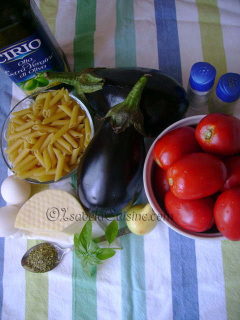 Articole culinare : Parmigiana di pasta e melanzane (Parmigiana de paste si vinete)